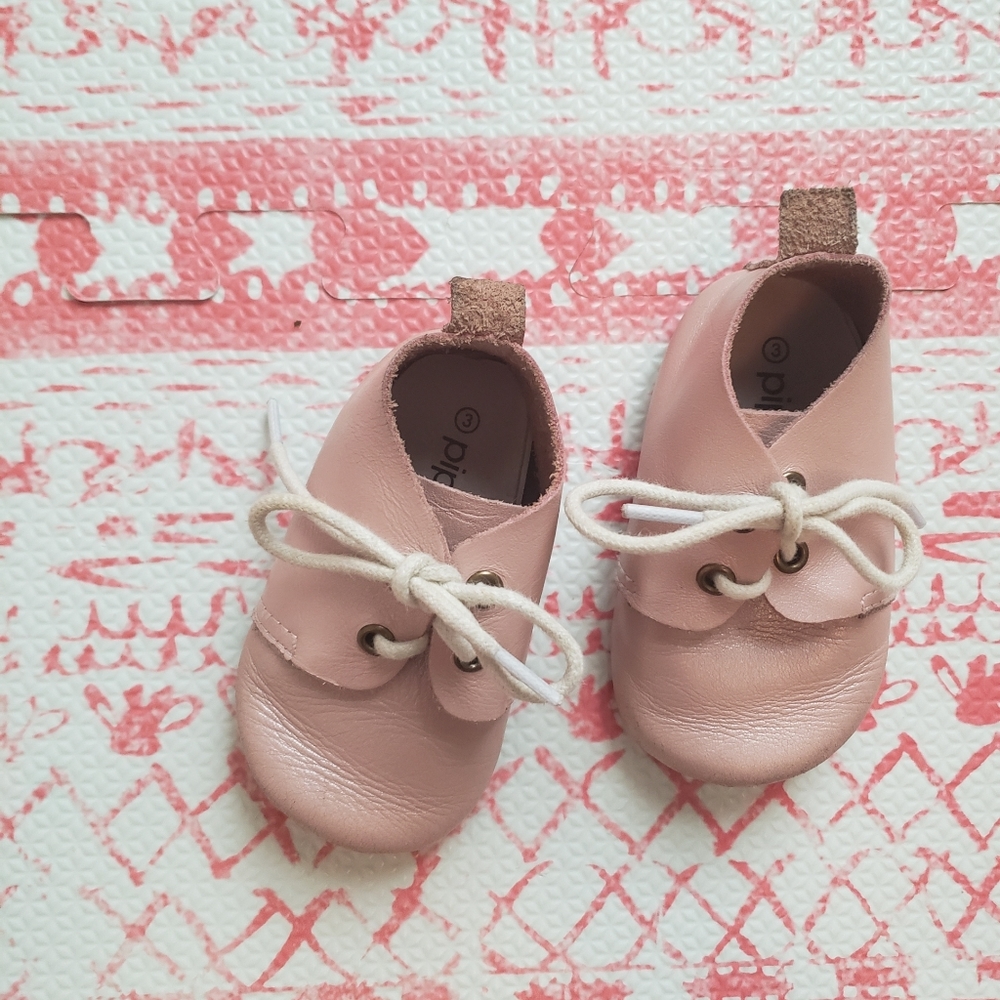 Two pair of Pipper Finn leather shoes both size 3